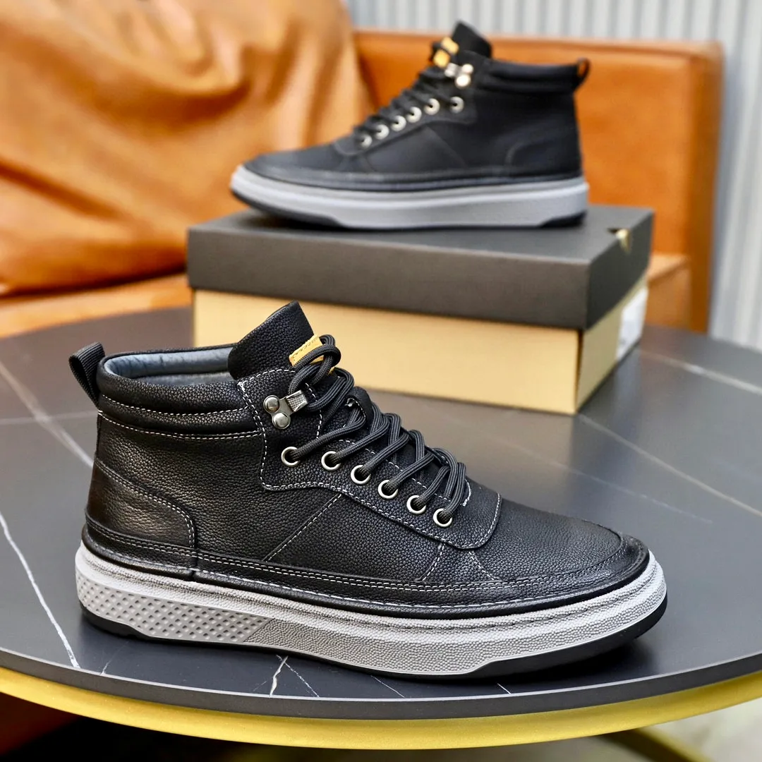 Ex-factory price: 640 thick wool imported from Australia Brand: UGG genuine purchasing agent Size: 39-44 Grade: Official website 1:1 Material: First layer of genuine leather waterproof and antifreeze upper Real wool lining Original non-slip and wear-resistant lightweight and soft outsole Style category: Men's casual shoes Trendy style Comfortable on the feet Color: Real picture color